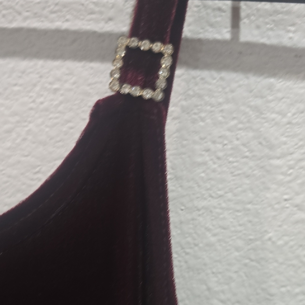 Zenobia Classic Burgundy  Dress - Picture 5 of 6